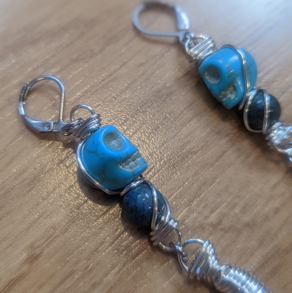 FINAL PRICE Coyote Fang Howlite Azurite Malachite Silver Wrapped Dangle Earrings - Picture 3 of 8